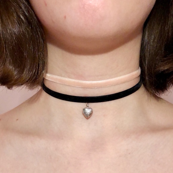 (Set of 2) ribbon choker necklaces - Picture 3 of 3